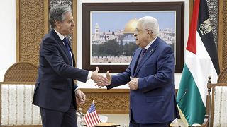 El secretario de Estado estadounidense, Antony Blinken, se reúne con el presidente palestino, Mahmud Abbas, el domingo 5 de noviembre de 2023.