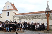 Hálaadó szentmise az erdélyi Lemhény és Kézdialmás köz��s, felújított Szent Mihály-templománál 2023. november 4-én.