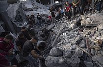 La aviación israelí atacó un campo de refugiados en el centro de la Franja de Gaza, matando a decenas de personas