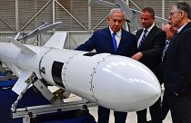 Netanjahu miniszterelnök egy valószínű nukleáris töltettel