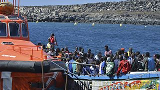 Мигранты из Африки прибывают в Италию