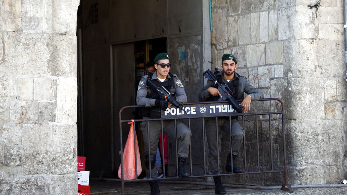 Ataque à faca contra polícias israelitas