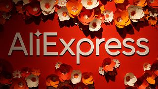  Тази фотография, направена на 24 септември 2020 година, демонстрира логото на AliExpress в изскачащ магазин в Париж 