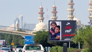 لافتات تطالب بمقاطعة المنتجات الغربية في الكويت 