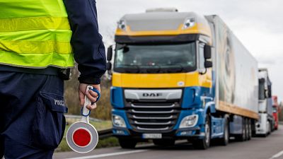 Польские дальнобойщики блокируют КПП на границе с Украиной Польские дальнобойщики блокируют КПП на границе с Украиной