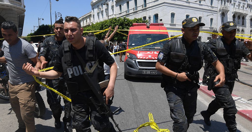 Tunisia: 5 convicted terrorists captured and escaped from prison (official)