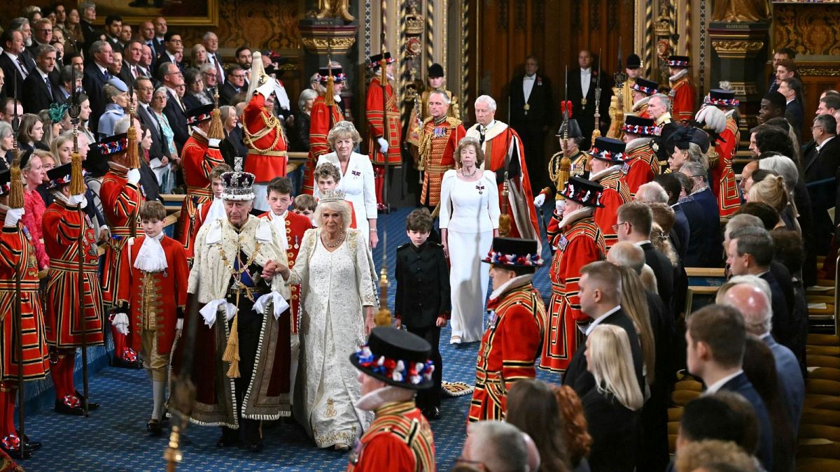 چارلز سوم به همراه همسرش در پارلمان بریتانیا