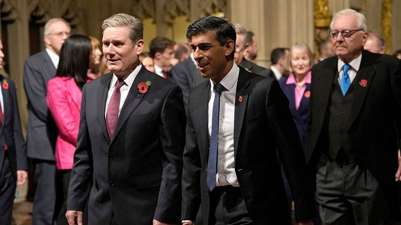 ریشی سوناک رهبر حزب محافظه‌کار و نخست وزیر فعلی بریتانیا (راست)‌به همراه استارمر رهبر حزب کارگر (چپ)