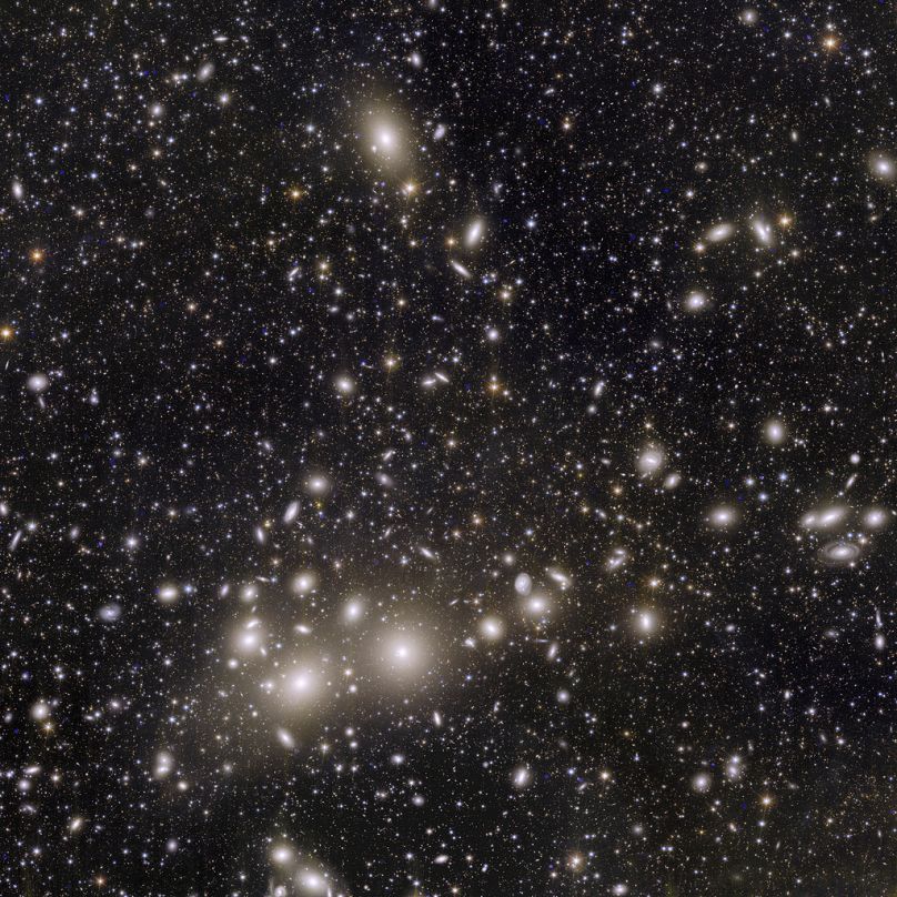 .تظهر هذه الصورة التي قدمتها وكالة الفضاء الأوروبية من تلسكوب إقليدس مشهداً لـ 1000 مجرة تنتمي إلى مجموعة بيرسيوس