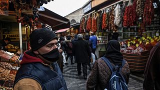 İstanbul Mısır çarşısında esnaf müşteri bekliyor (arşiv)