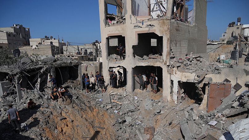 Local bombardeado por Israel em Deir al Balah, na Faixa de Gaza