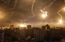 Az izraeli hadsereg légicsapást mér Gázára 2023. november 6-án.