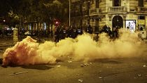 Nueva noche de manifestaciones y disturbios en Madrid contra la amnistía concedida por Pedro Sánchez a los líderes independentistas catalanes