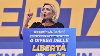 Marine Le Pen a francia Nemzeti Tömörülés nemzetgyűlési frakcióvezetője a Liga olasz kormánypárt nagygyűlésén Pontidában 2023. szeptember 17-én.