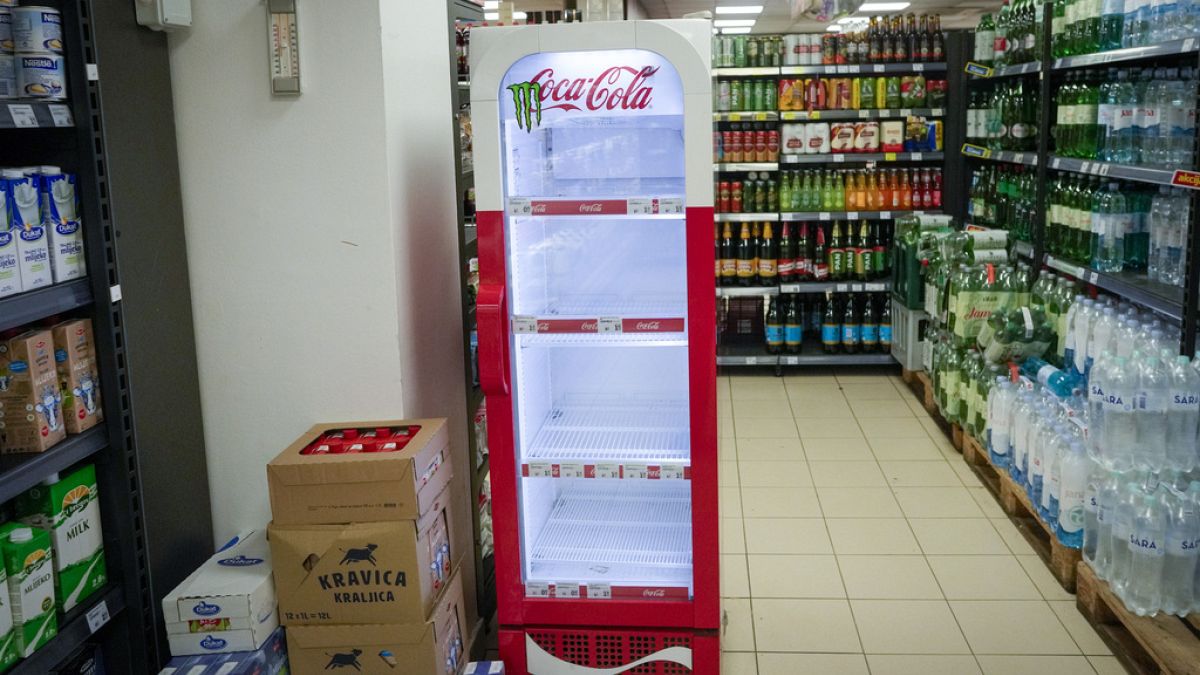 Espaço dos refrigerentes num supermercado