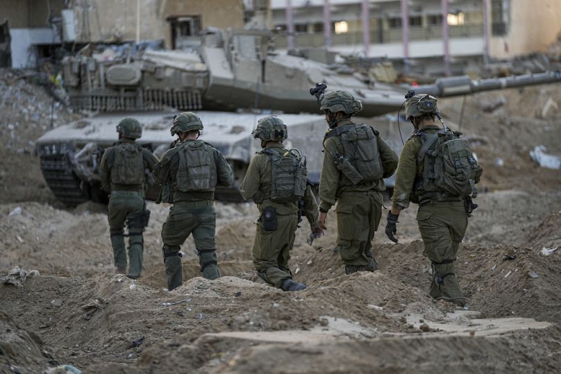 Soldati israeliani durante un'operazione di terra nella Striscia di Gaza, 8 novembre 2023