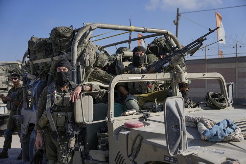 Truppe dell'esercito israeliano al confine tra Israele e Gaza durante un'operazione di terra nella Striscia di Gaza, 8 novembre 2023