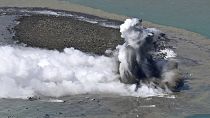تصاویر هوایی از لحظه بیرون آمدن فوران آتشفشان از زیر دریا به تاریخ ۳۰ اکتبر ۲۰۲۳