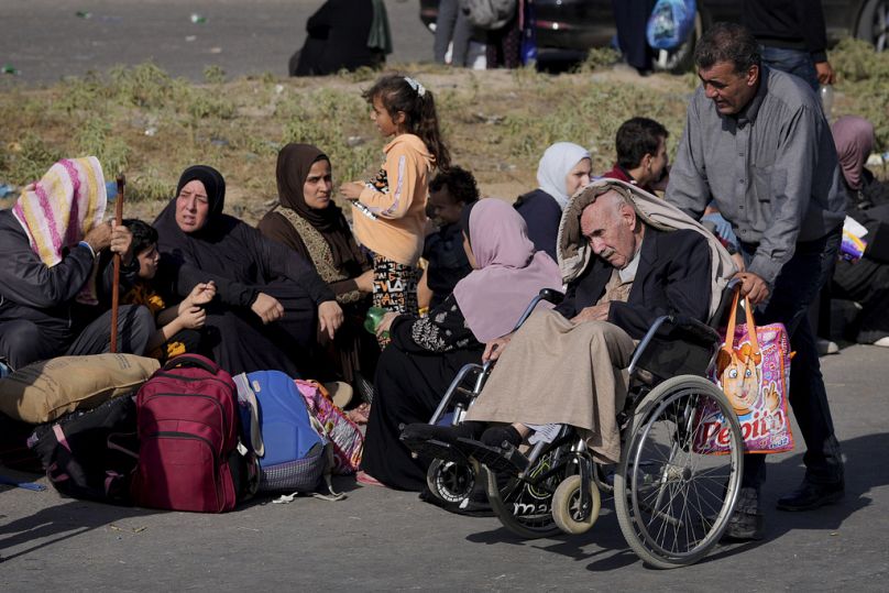 Gázaiak menekülnek délre az izraeli hadsereg műveletei elől