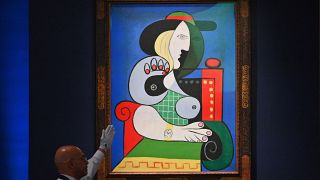  لوحة "امرأة الساعة" للرسام الإسباني بابلو بيكاسو 