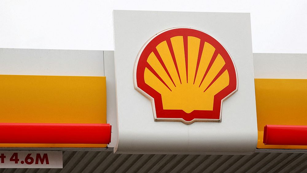 Изглед показва лого на бензиностанция Shell в югоизточен Лондон Обединеното