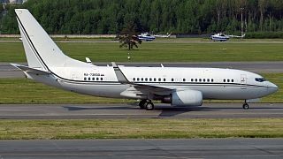  Изглед демонстрира частния аероплан Boeing 737-700 BBJ (номер на аероплан RA-73890) на пистата на интернационалното летище Пулково в Санкт Петербург, Русия, 14 юни 2023 година 