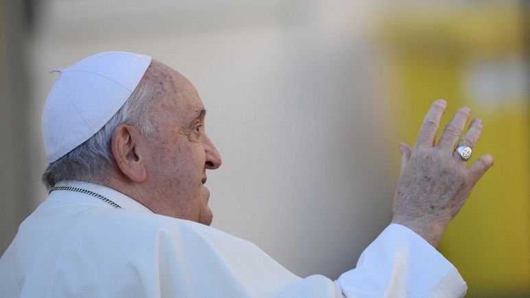 Vatikan: Trans bireyler ve e�cinsel �iftlerin bebekleri vaftiz edilebilir