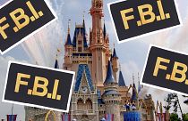 Disneyland Paris und FBI-Aufkleber