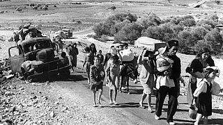 Köylerinden ayrılarak Lübnan'a gitmeye çalışan Filistinli aileler/ 4 Kasım 1948