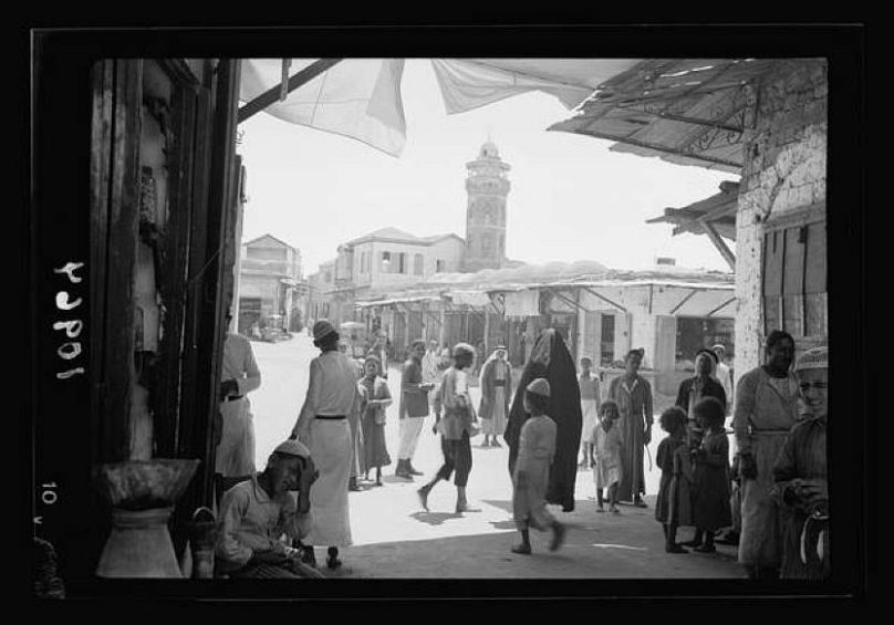 Bugün İsrail sınırları içerisinde kalan Filistin kasabası el Mecdel kent merkezi ve Mecdel Camii genel görünümü