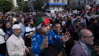 متظاهرون للتنديد بالقصف الاسرائيلي المتواصل على قطاع غزة، مدينة رام الله الضفة الغربية