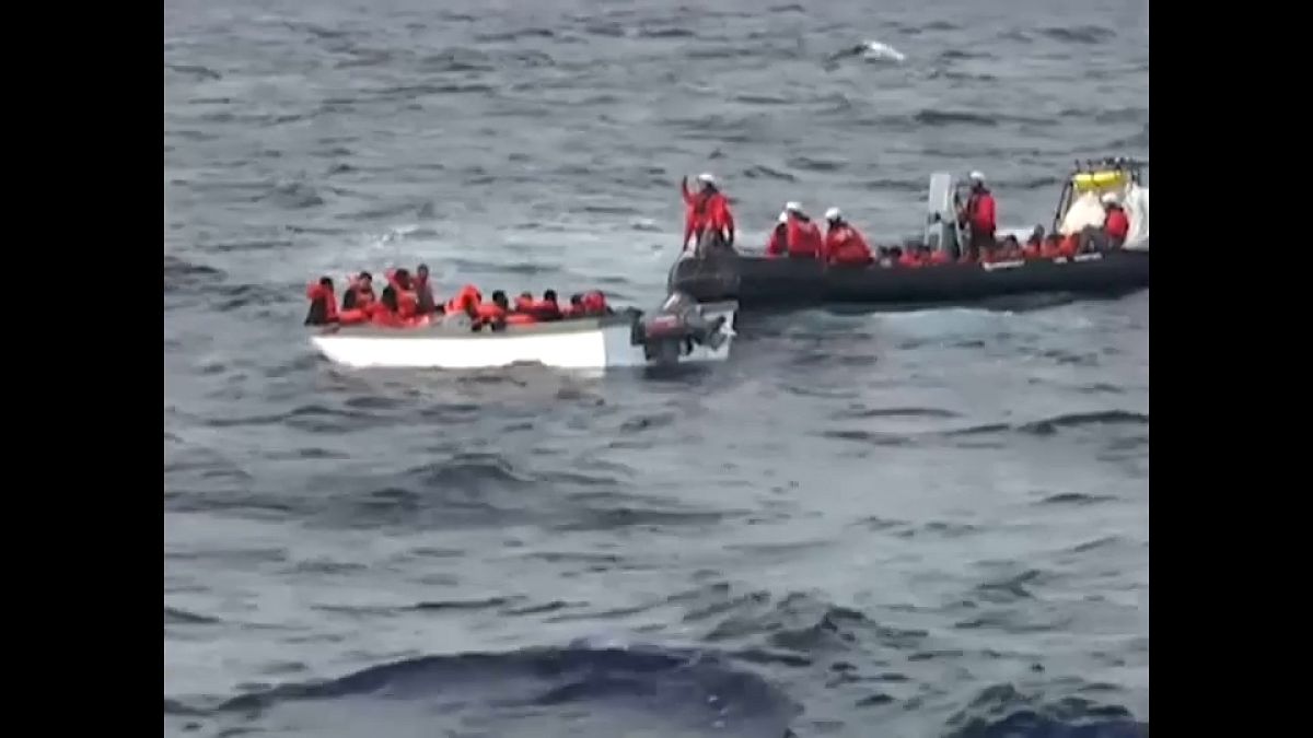La ONG Emergency efectúa un rescate en el Mediterráneo 