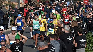 L'Éthiopien Ermias Ayele parmi les 70 000 coureurs au Marathon d'Athènes