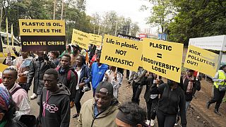 Kenya : manifestations contre la production massive de plastique