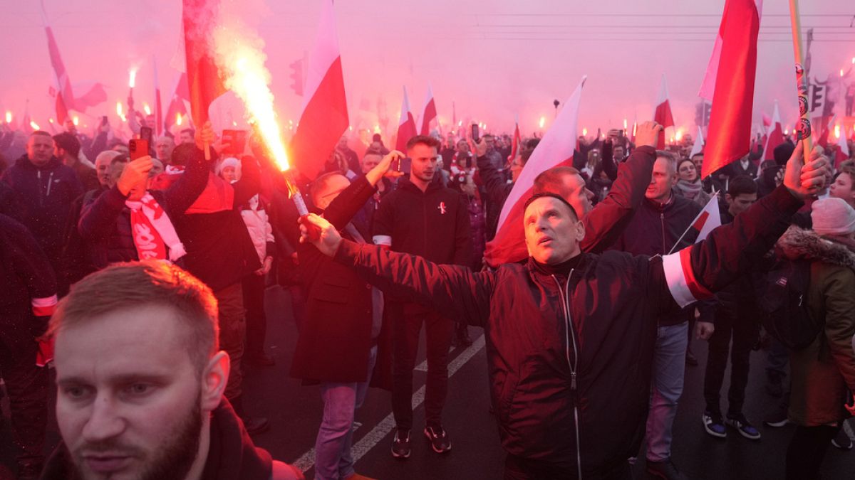40.000 nacionalistas desfilaram em Varsóvia no dia da restauração da independência