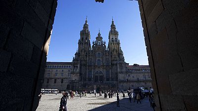 La catedral de Santiago, vista desde los soportales de la plaza del Obradoiro, que alberga la tumba del apóstol