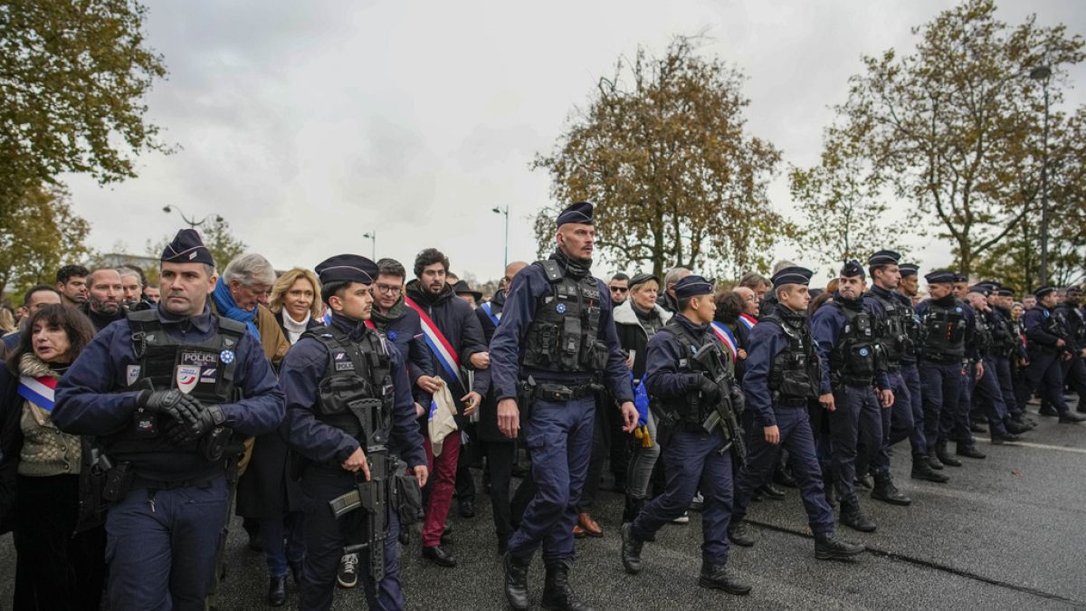 Fransa'nın başkenti Paris'te 'Antisemitizme Karşı Yürüyüş' gerçekleştirildi