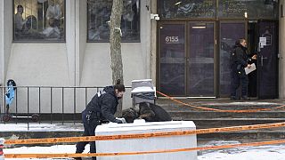 الشرطة أمام المدرسة اليهودية في كندا