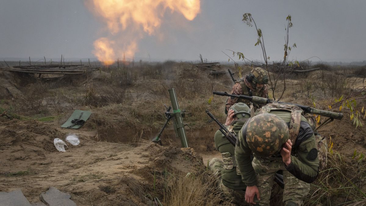 Des soldats de la Garde nationale ukrainienne s'entraînant au combat sur un terrain d'entraînement militaire dans le nord de l'Ukraine, 8/11/2023