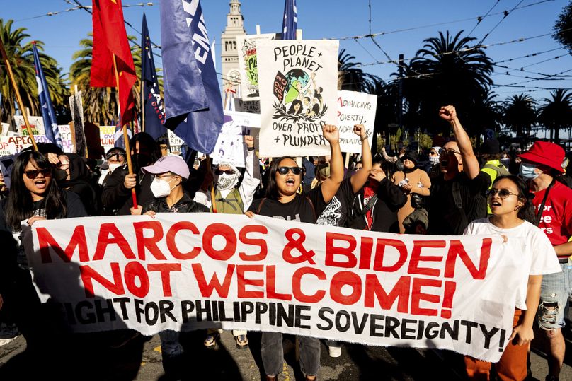"Marcos e Biden non sono benvenuti". (Los Angeles, 12.11.2023)
