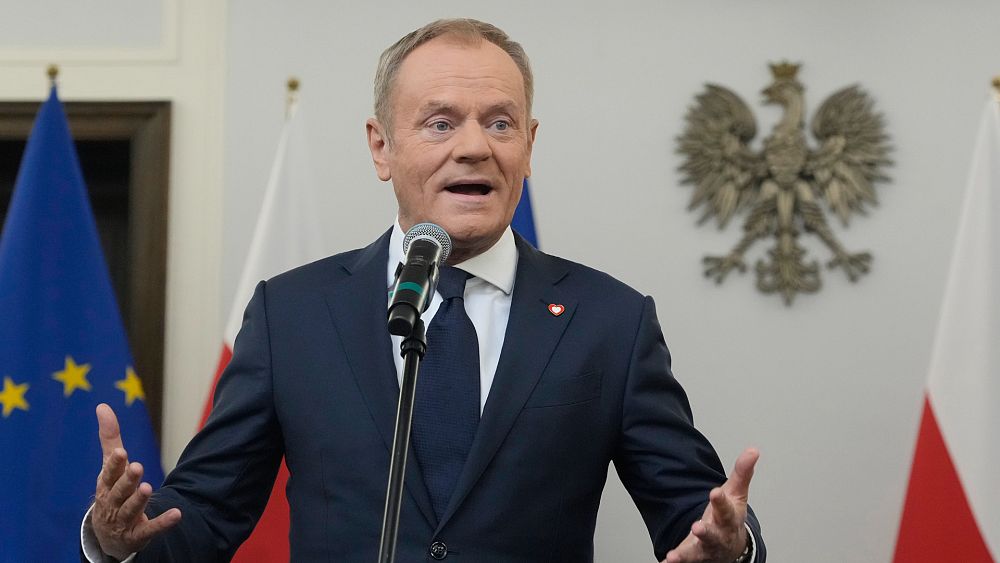 Dwa przeciwstawne obozy twierdzą, że polski parlament wygrał wybory ogólnokrajowe