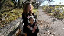 Anna Liyaşko ve sekiz yaşındaki kızı Diana İsrail'i terk eden binlerce Ukraynalı'dan ikisi
