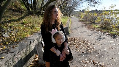 Anna Liyaşko ve sekiz yaşındaki kızı Diana İsrail'i terk eden binlerce Ukraynalı'dan ikisi