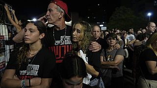 Manifestanti e familiari degli ostaggi a Tel Aviv