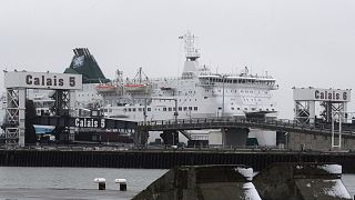 Kompkikötő az észak-franciaországi Calais-ben