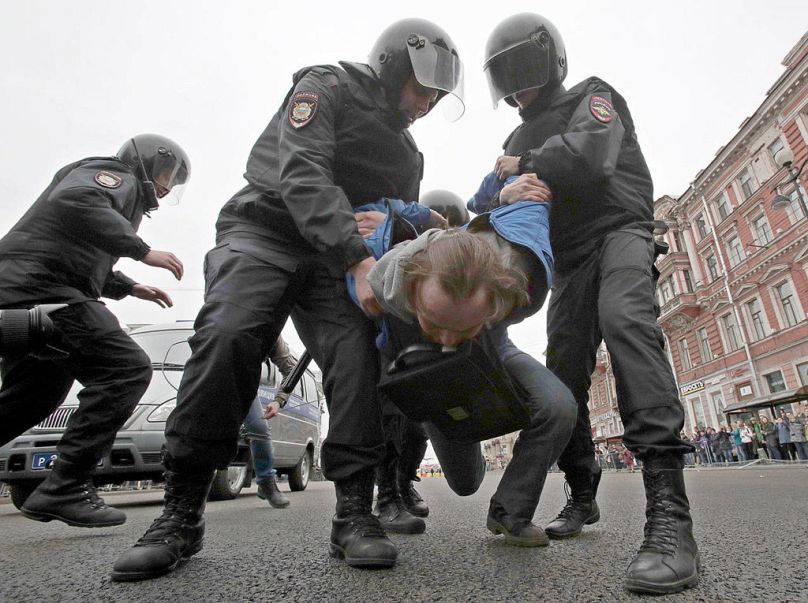 Putyin újabb elnöki mandátuma ellen tiltakozó tüntető őrizetbe vétele