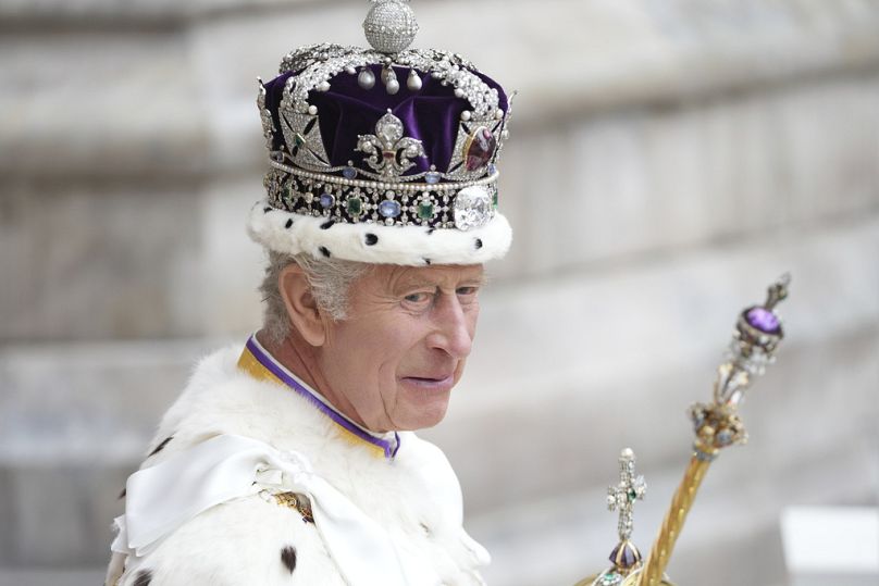 Károly király májusi koronázásán