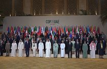 Líderes mundiais preparam-se para a COP28 nos Emirados Árabes Unidos com uma reunião prévia no Dubai