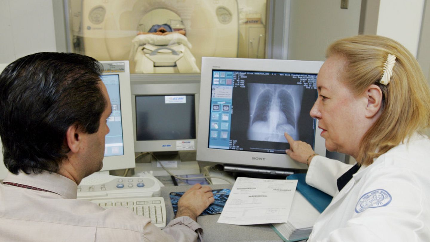 بعد ربع قرن من الارتفاع.. وفيات سرطان الرئة بين النساء الأوروبيات تتجه إلى الاستقرار في 2026