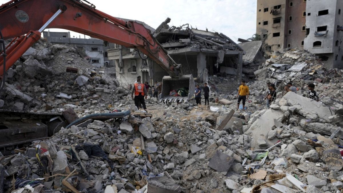 Cenário de destruição por ataques israelitas em Gaza